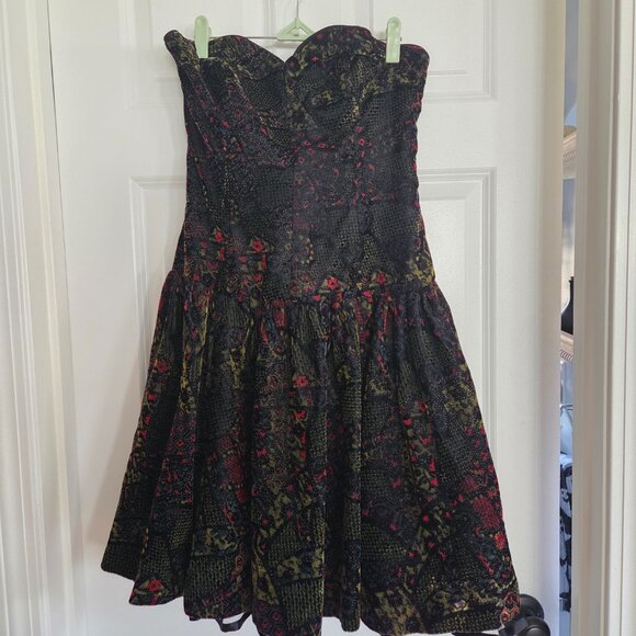 Vintage Velvet Strapless Dress - Picture 6 of 6